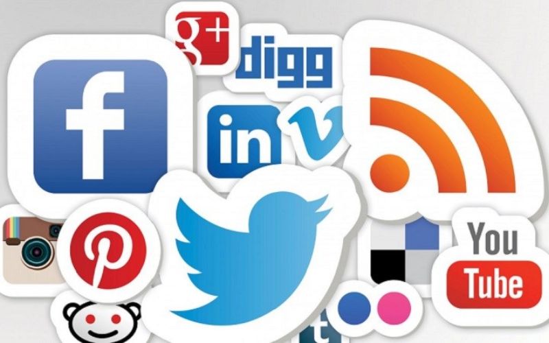 Chia sẻ liên kết Fanpage thông qua các mạng xã hội khác để tăng tương tác Facebook